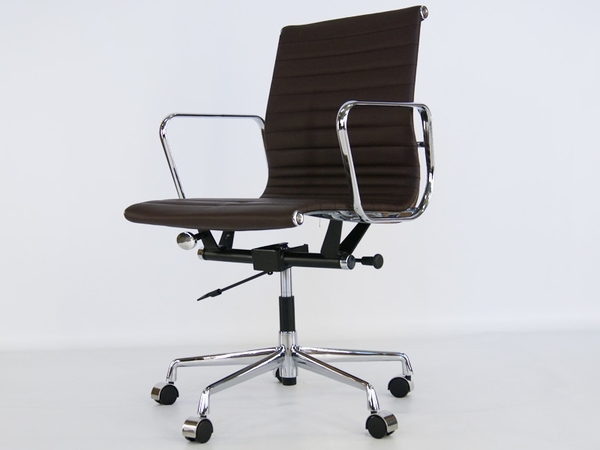 Sedia Eames Alu EA117 - Marrone scuro